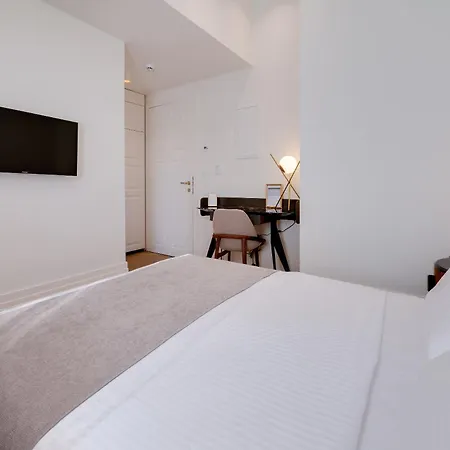 Ariston 4*