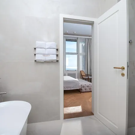 Ariston Hotel 4*