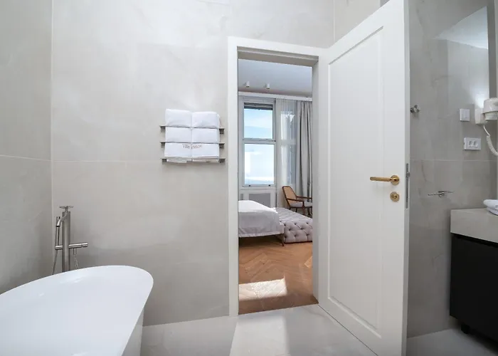 Ariston ホテル 4*