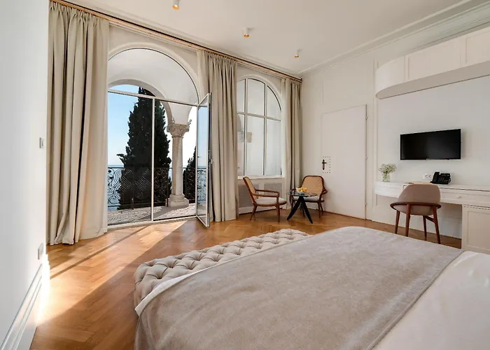 ホテル Ariston 4*